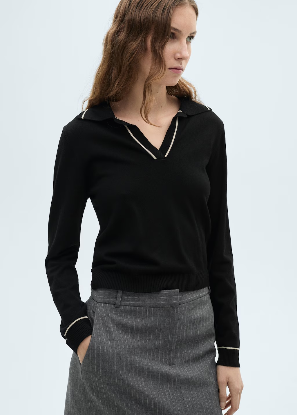 Sweater with contrasting lapels and trims