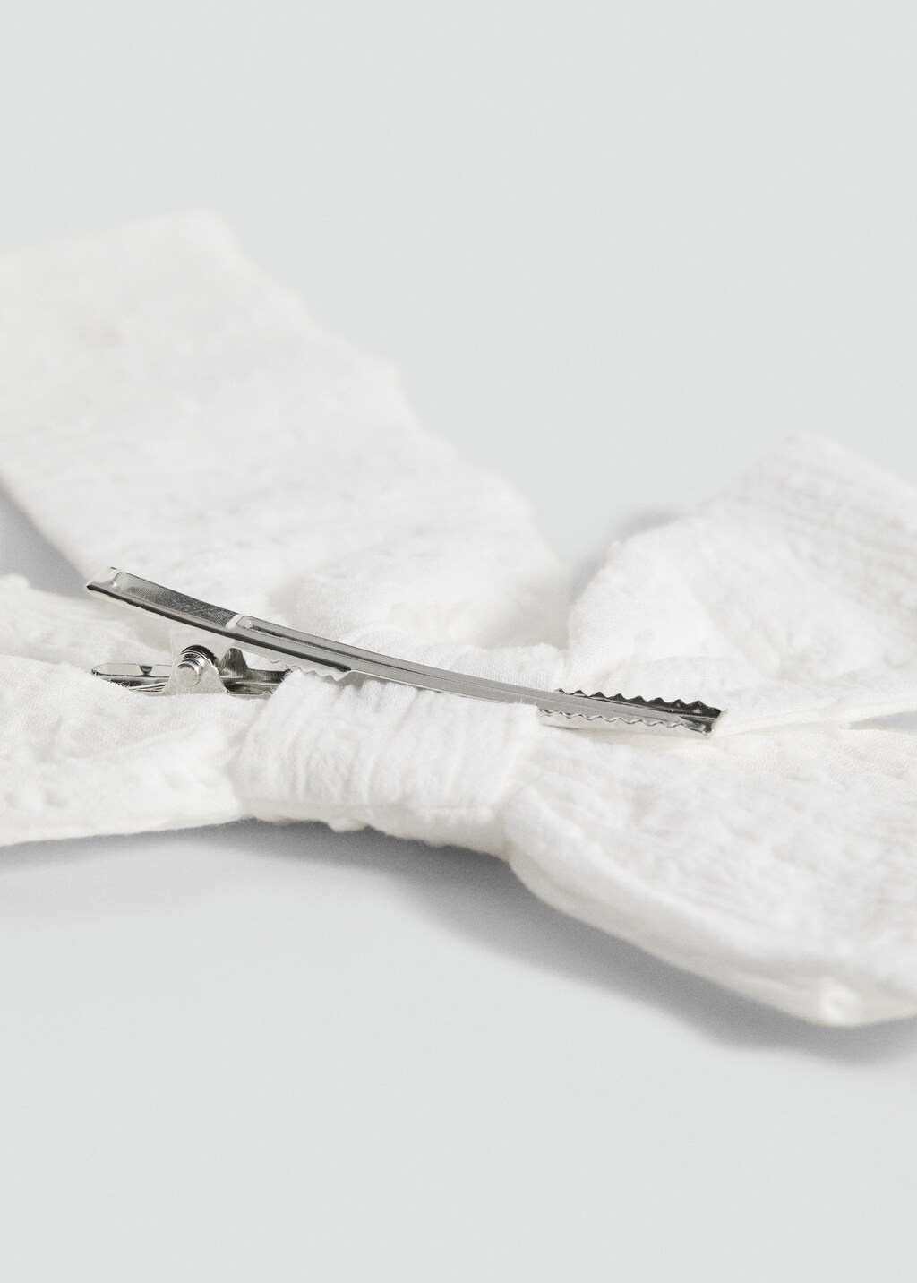 Plumeti bow barrette
