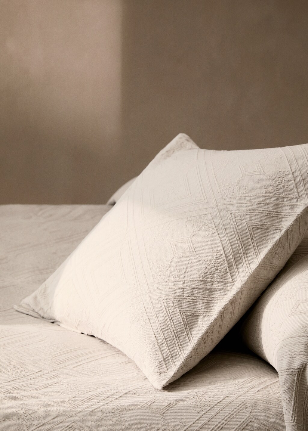 Cotton jacquard rhombus cushion cover 60x60 cm