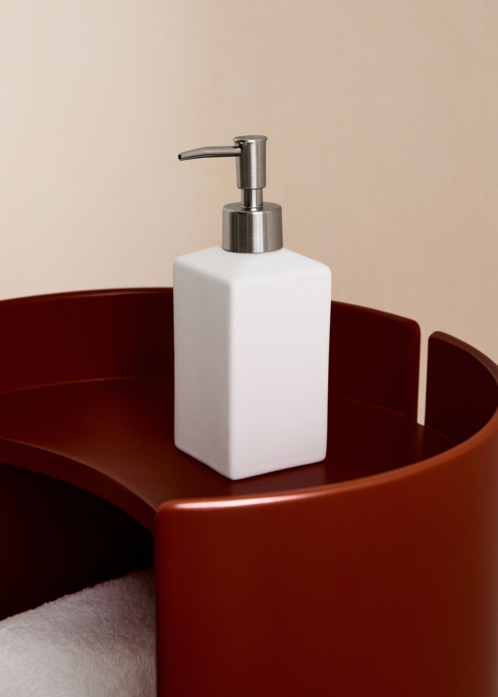Two-tone soap dispenser