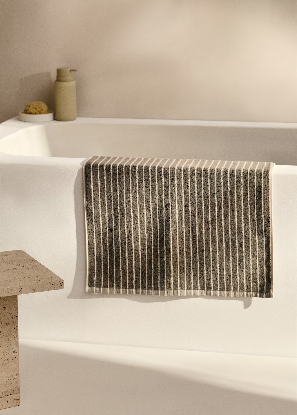 Two-tone striped bath mat