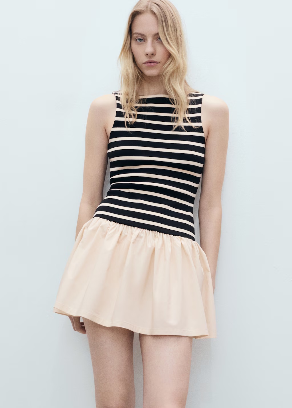 Short dress with combined design