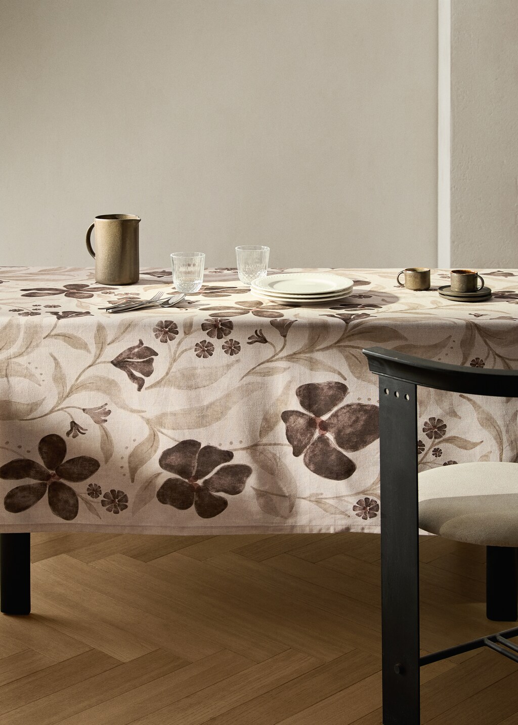 Floral print linen tablecloth for 8 to 10 guests