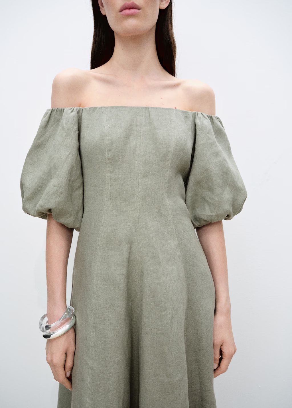 Puffed-sleeve linen dress