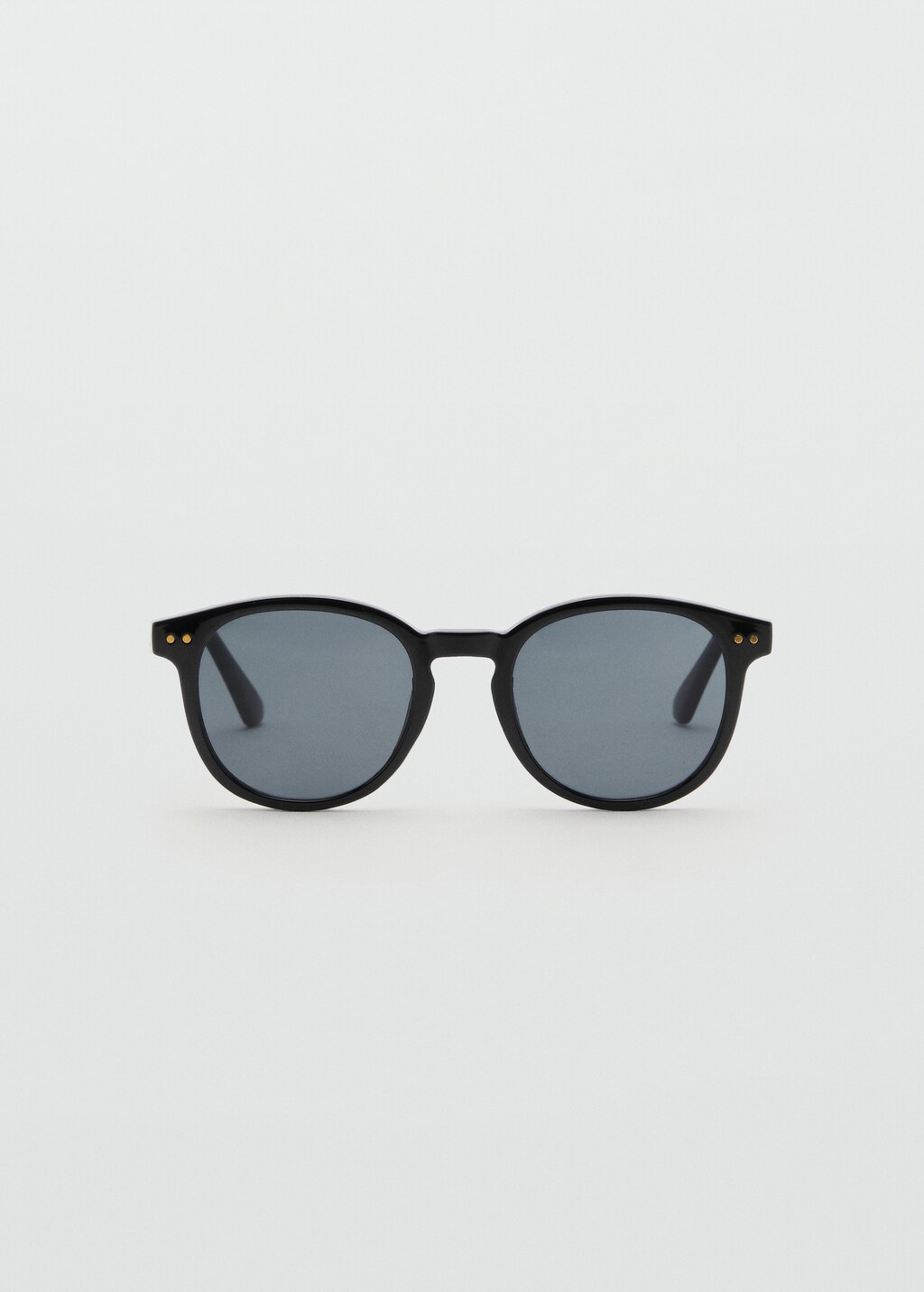 Round-framed sunglasses