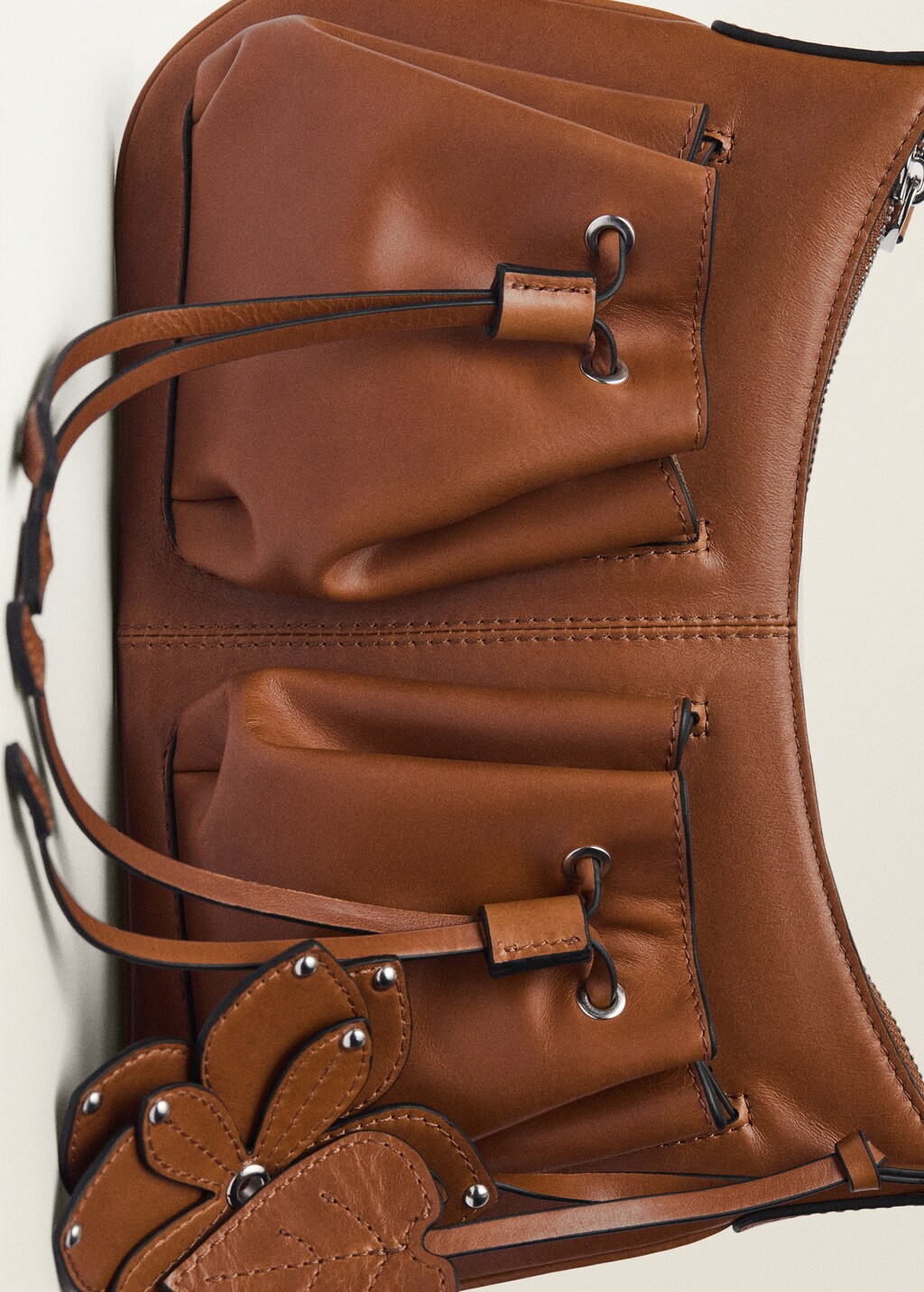 Leather shoulder bag with gathered pockets 8 Leather shoulder bag with gathered pockets