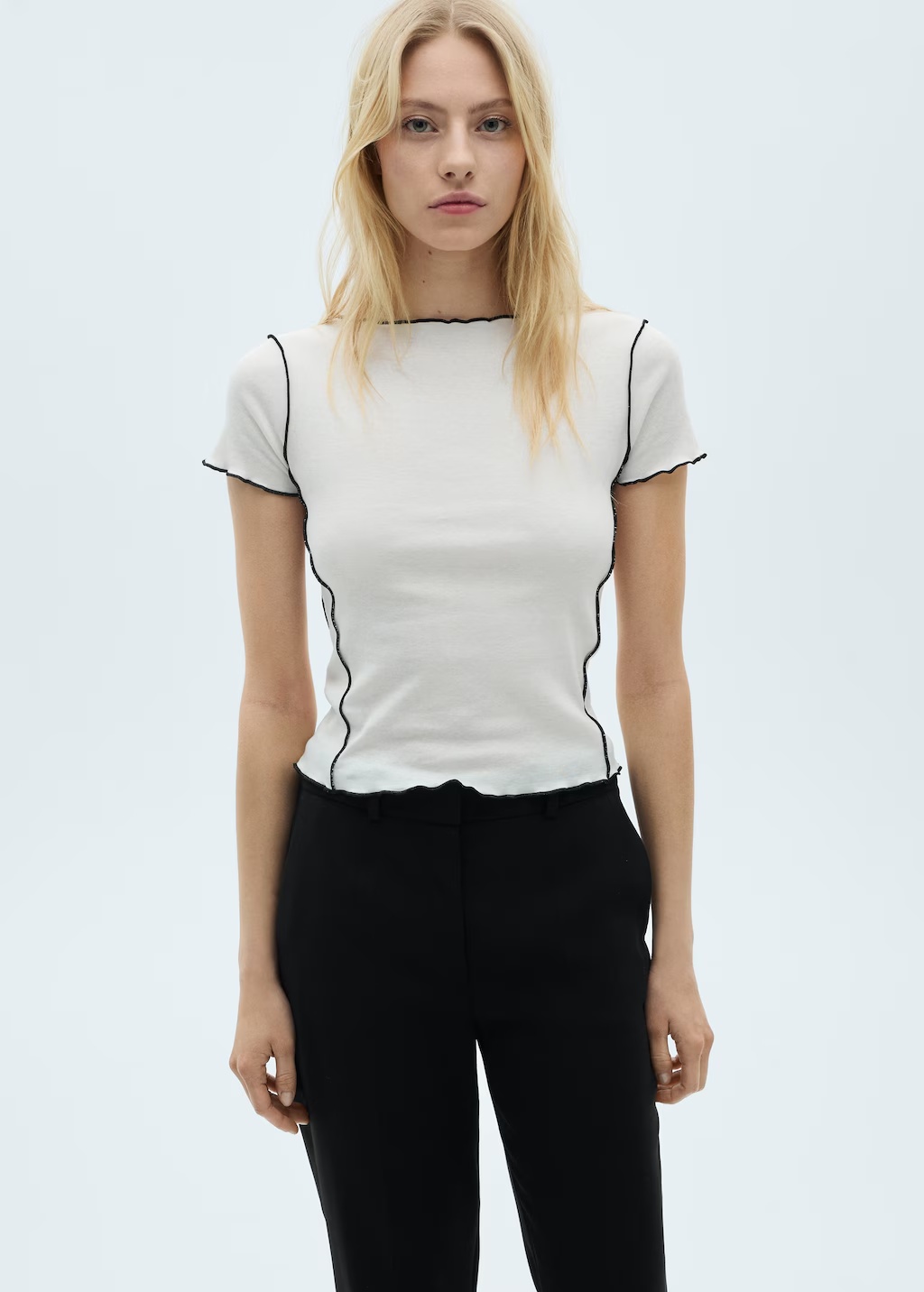 Crop top t-shirt with contrasting trim