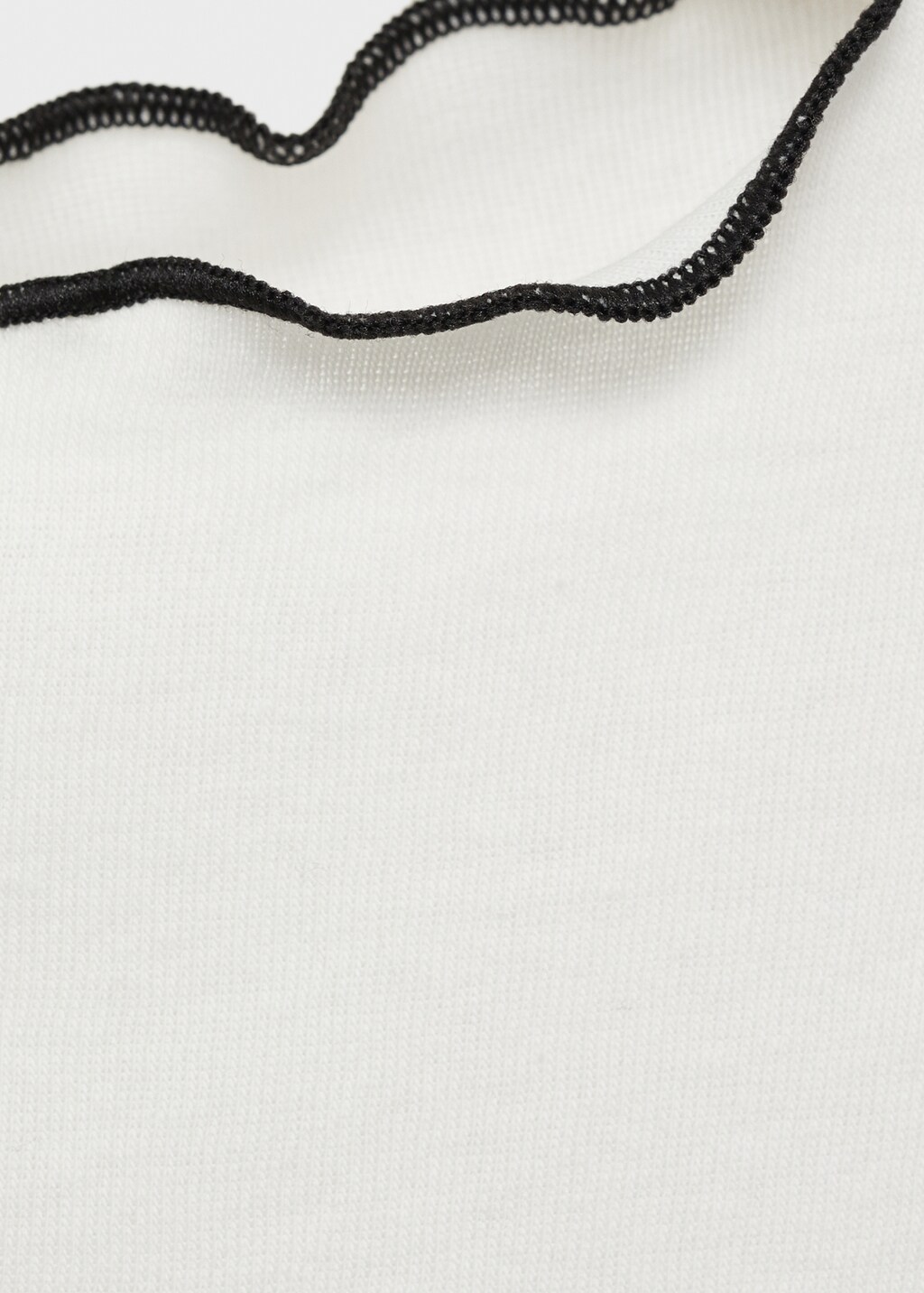 Crop top t-shirt with contrasting trim 6 Crop top t-shirt with contrasting trim